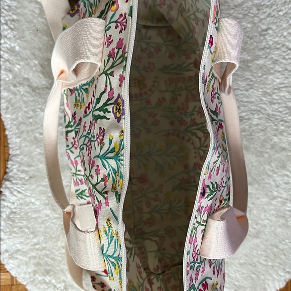 New Cath Kidston Cream Floral Foldaway Overnight Tote Bag - Picture 4 of 5